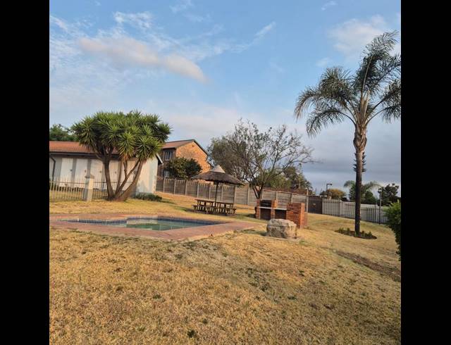 2 BEDROOM APARTMENT FOR SALE IN RIETVALLEIRAND